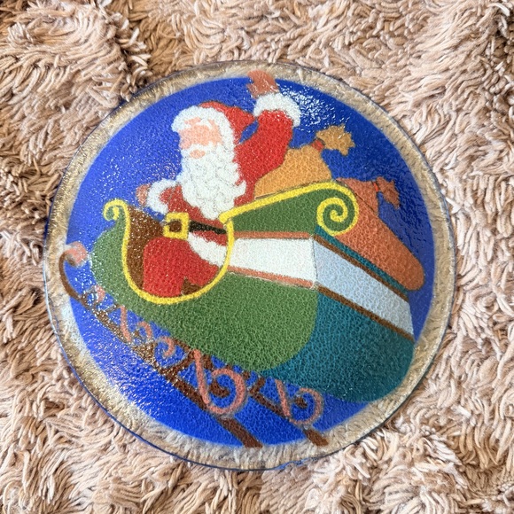 Vintage Christmas platter Peggy Karr Santa sleigh glass plate signed in Red - Picture 3 of 8